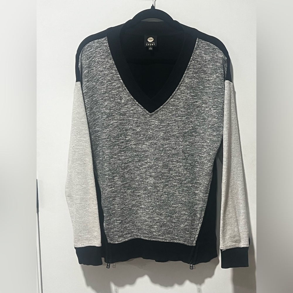 Jones New York Men's V-Neck Colorblock Sweater in Black and Light Gray